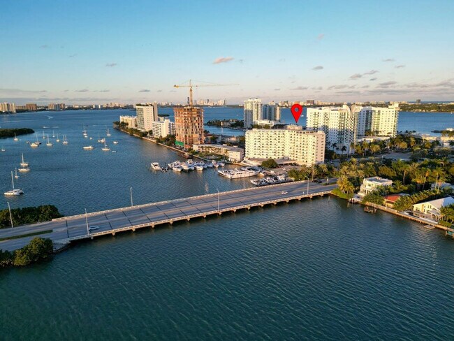 Building Photo - 212 West Dr