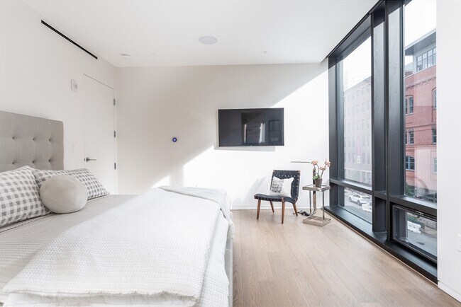 Building Photo - 10 Farnsworth St