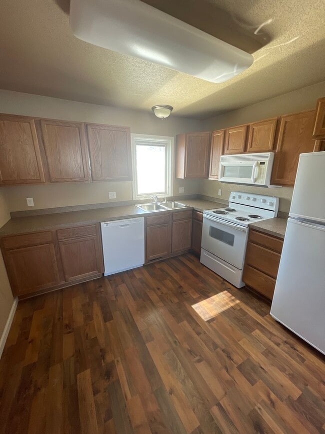 Building Photo - House- NW