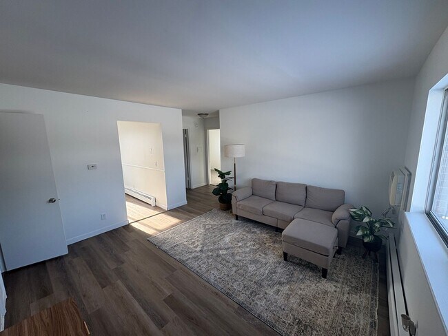 Interior Photo - Bram