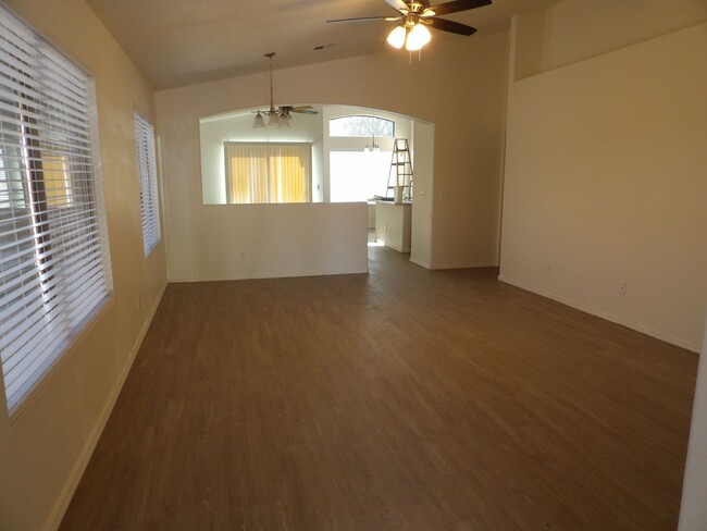 Building Photo - 3bed/2bath + Den in Apache Junction