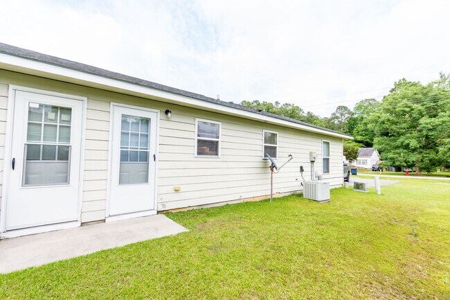 Building Photo - 241 Lakewood Dr