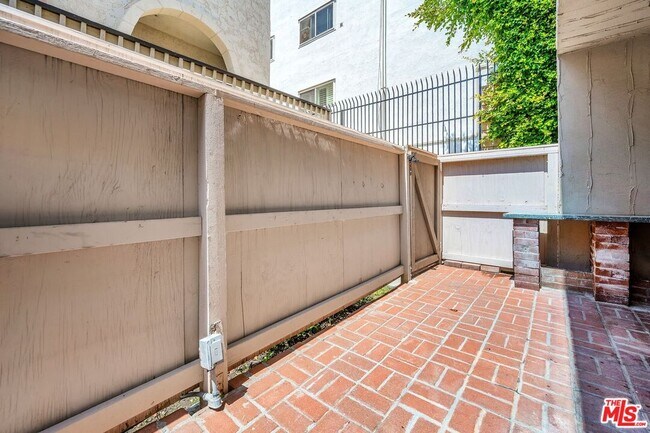Building Photo - 8025 Redlands St