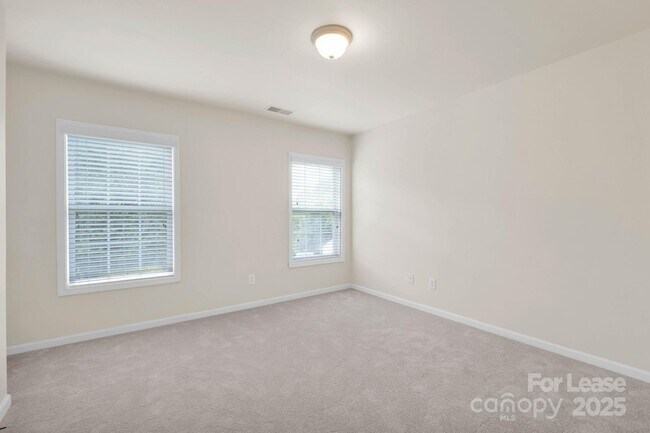 Building Photo - 105 Runningdeer Dr