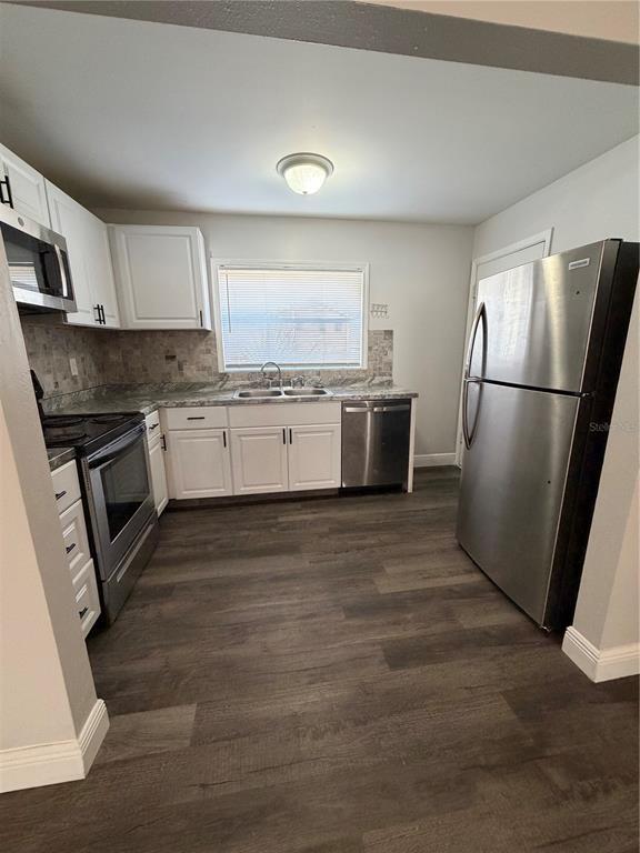 Building Photo - 320 W Howry Ave