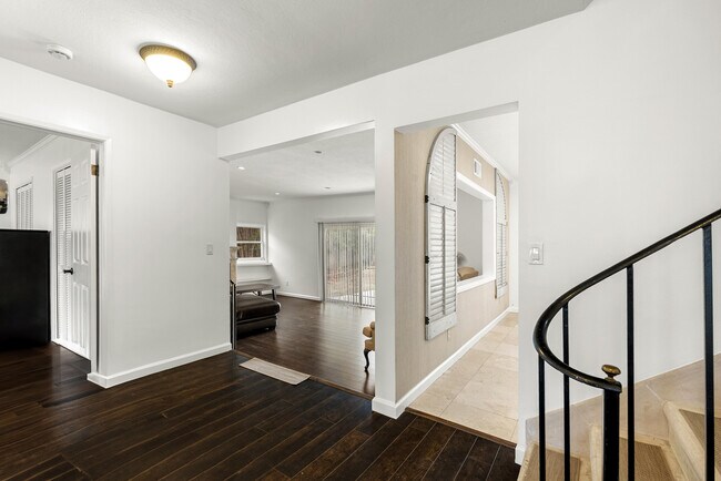 Building Photo - 8309 Denise Ln