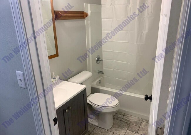 Building Photo - 3-Bedroom/1-Bathroom Home – Available August!