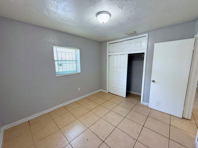Building Photo - 930 NW 176th Terrace