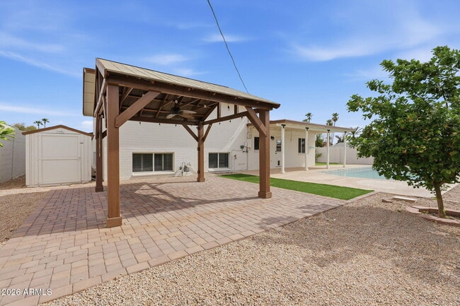 Building Photo - 8355 E Stella Ln