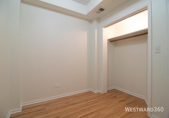 Building Photo - 954 N Honore St