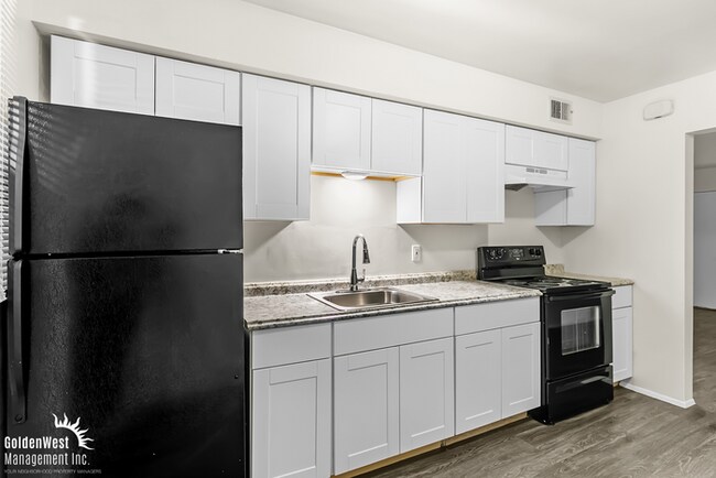 Building Photo - Charming 2Bdm 1Ba Apartment in Phoenix - MI Special