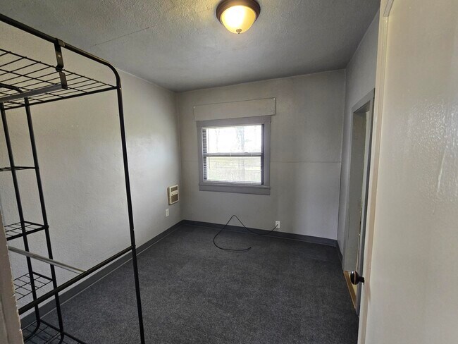 Building Photo - 313 Shadowrock Dr