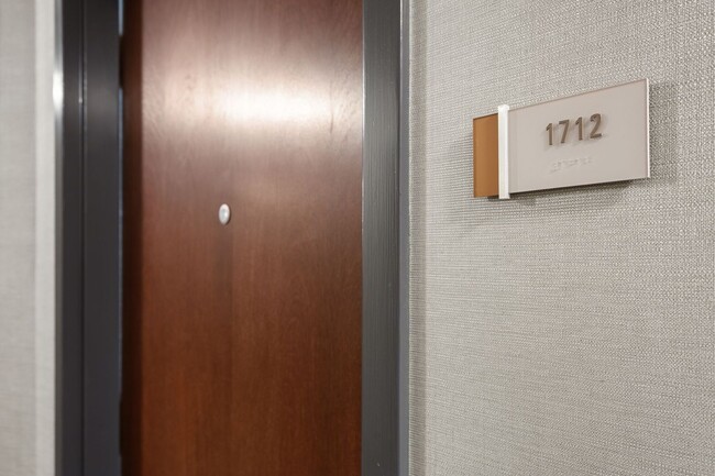 Building Photo - Fully Furnished SoBro Condo At Encore