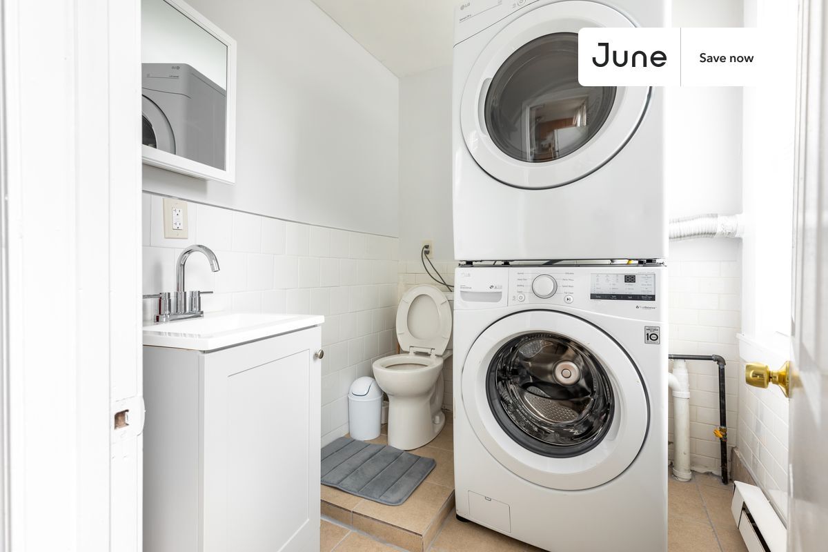 Building Photo - 102 Tyler St