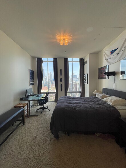 Master Bedroom - 720 N Larrabee St Unit 1707