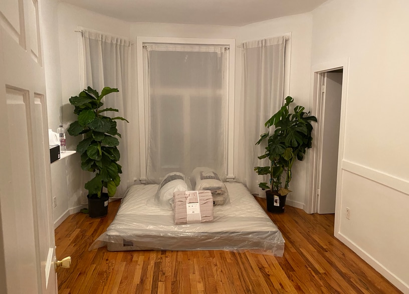 LR 1 as bedroom - 3314 W Monroe St