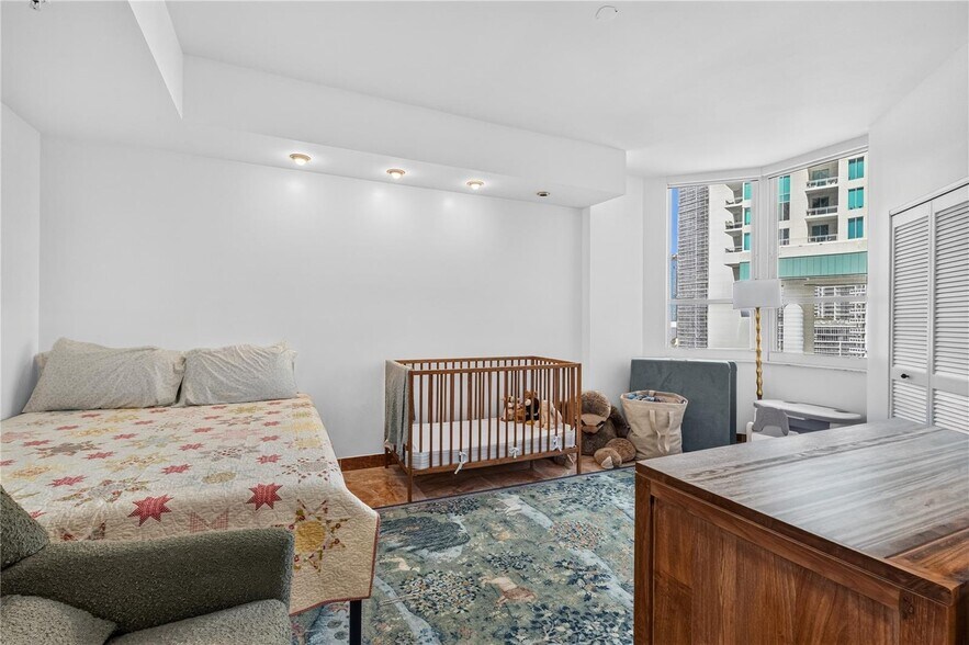 Building Photo - 888 Brickell Key Dr