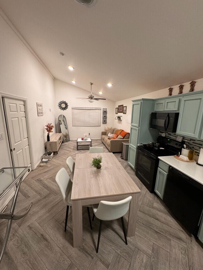 Building Photo - 732 Gold Beach Dr