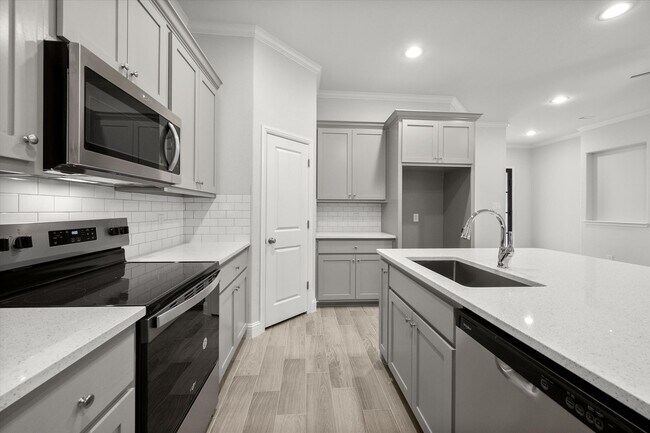 Building Photo - Luxury Arlington Townhome - Gated Community