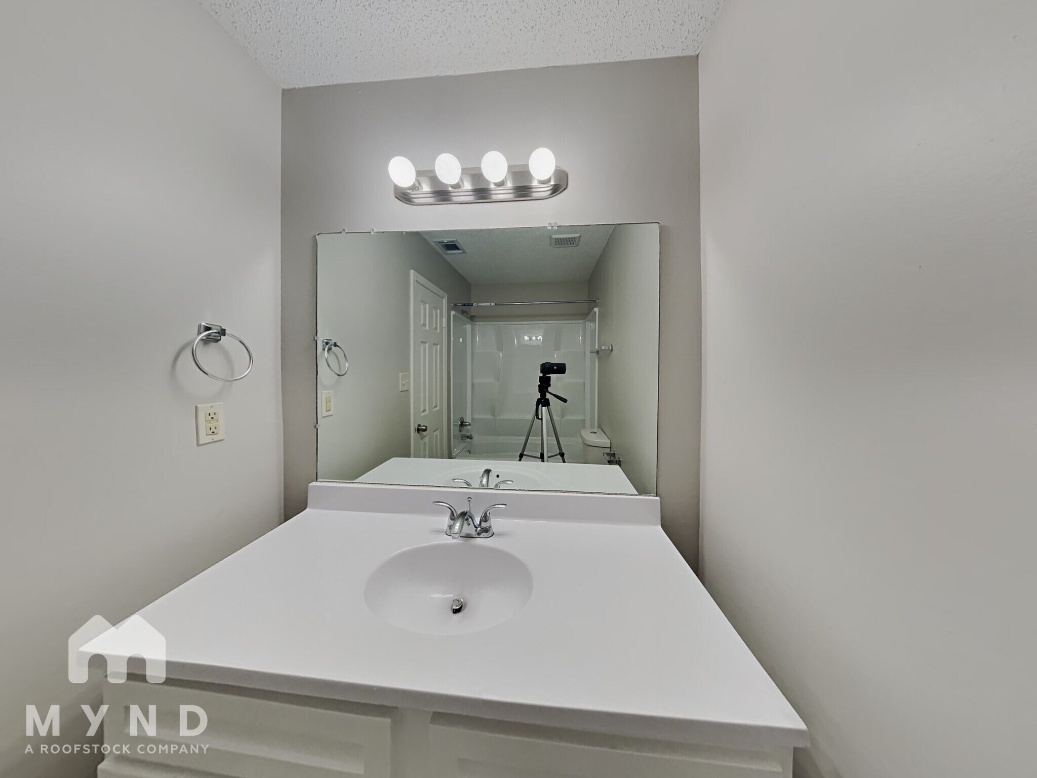 Building Photo - 4574 Summer Creek Cove