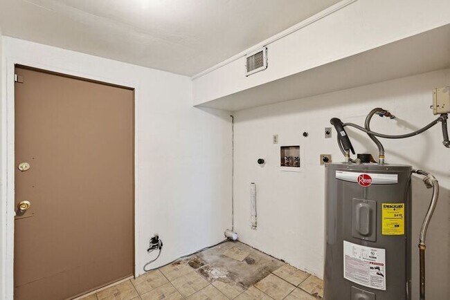 Building Photo - Bright 3-Bed Tucson Rental Home with Expansive Fenced Backyard Near U of A