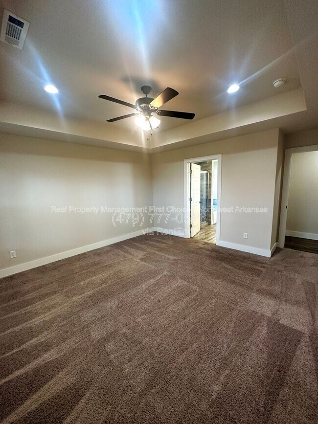 Building Photo - 3600 SW Brittany Rd