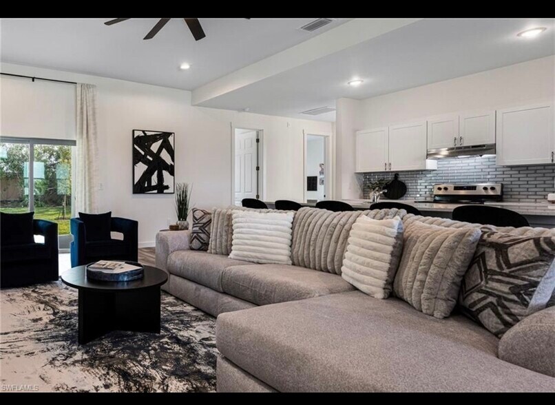 Building Photo - 417 NW 3rd Ln