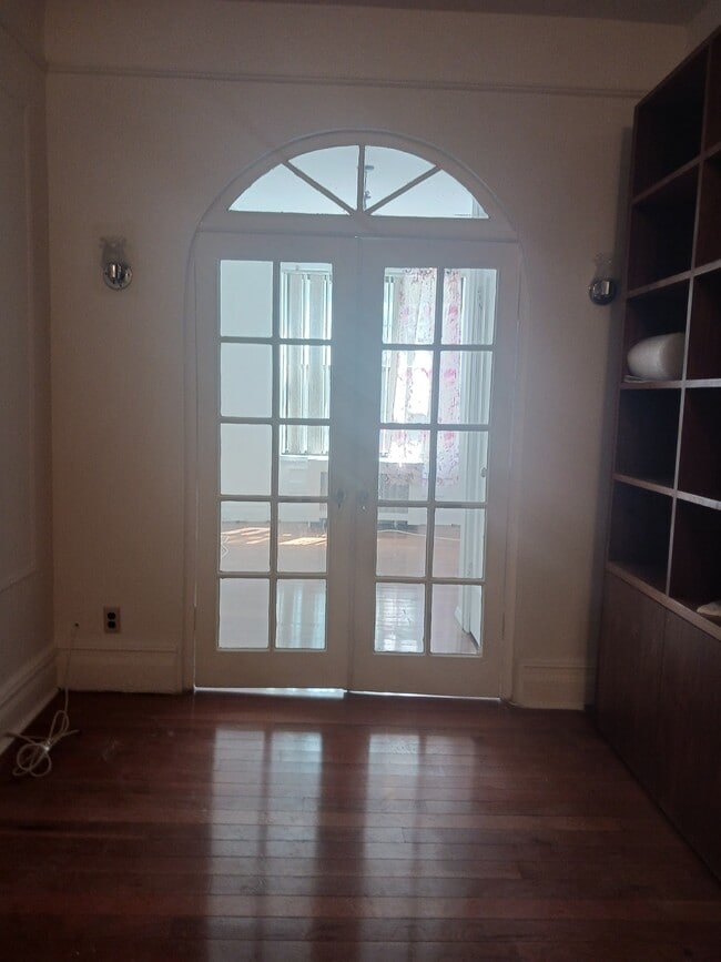 Primary Photo - 2422 41st St