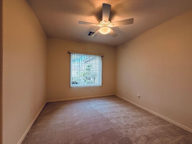 Building Photo - Beautiful Sun City Anthem home-55+ Community Available Now!
