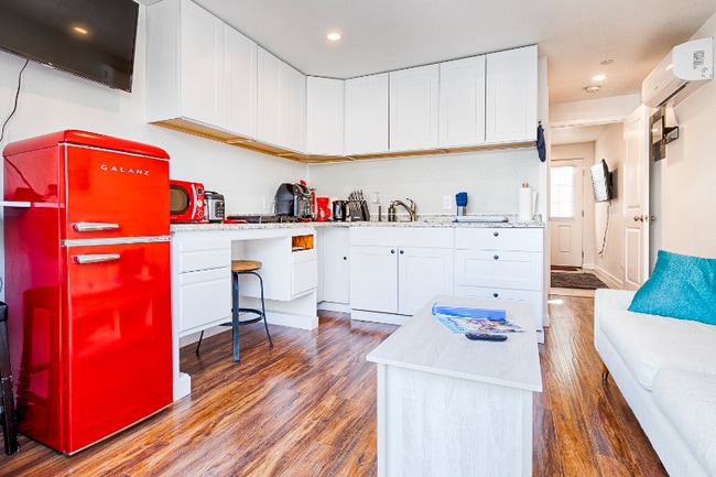 Building Photo - 515 Mountain View Ave