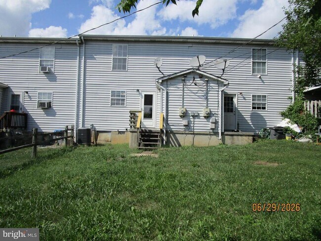 Building Photo - 1016 Jackson St
