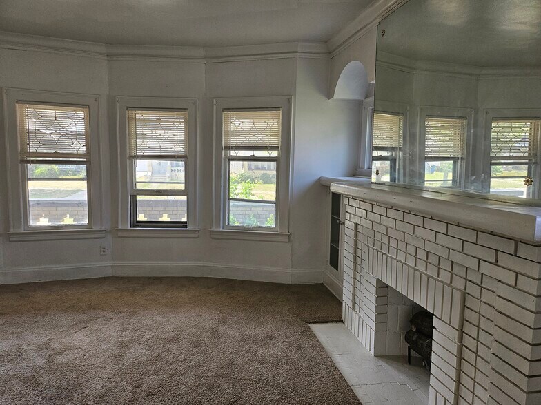Building Photo - 3685 E 147th St