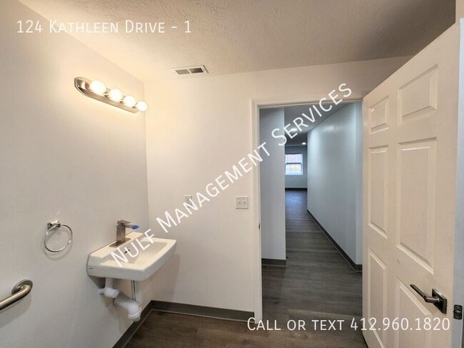 Building Photo - 124 Kathleen Dr