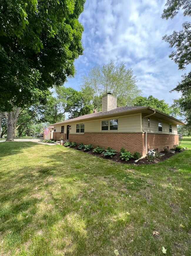 Building Photo - 12525 W Joliet Cir