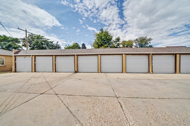 Building Photo - 1443 N Jasmine-