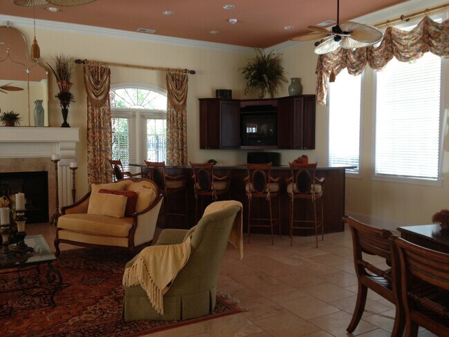 Building Photo - Beautiful Condo in Gated Community! Resort Style Amenities, Walk to beach, Awesome Myrtle Beach L...