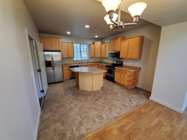 Building Photo - 3883 Bosal St
