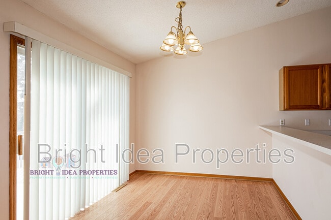 Building Photo - 2737 Douglas Dr N