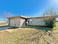 Building Photo - 1700 Karen Dr
