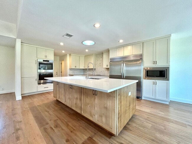 Building Photo - 9108 Balcones Club Dr