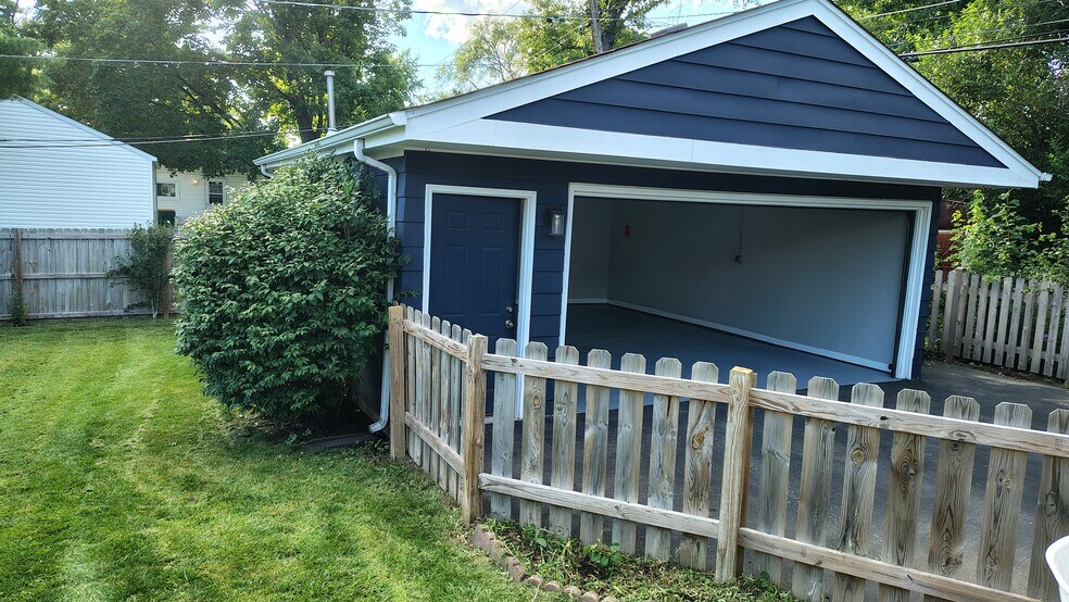 Building Photo - 390 Diane Dr