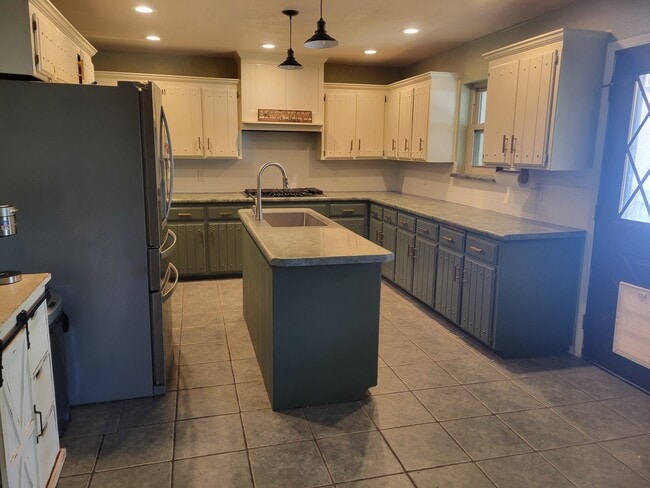 Building Photo - 2112 Bentham Pl