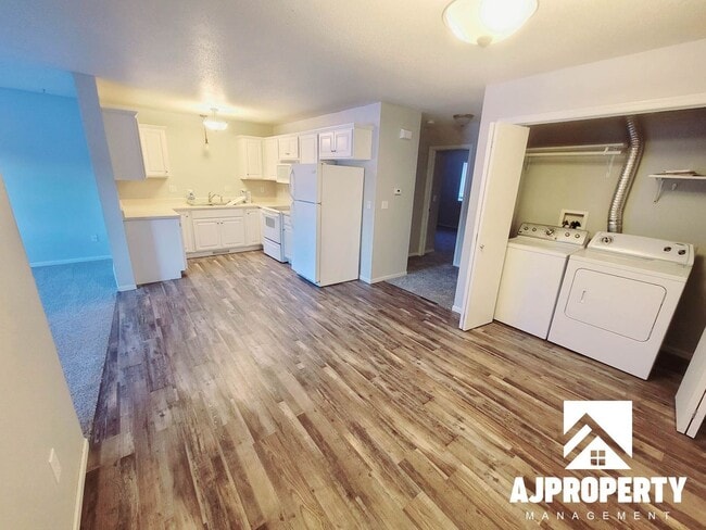 Building Photo - 4907 S Tennis Ln