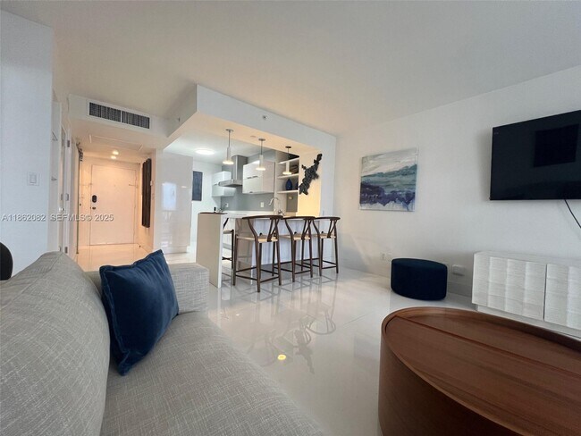 Building Photo - 100 Lincoln Rd