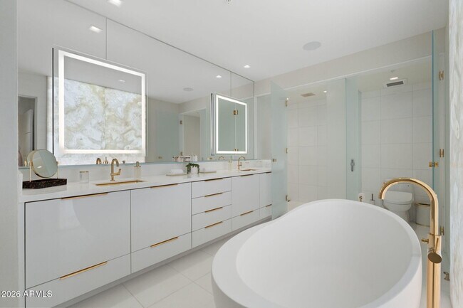 Building Photo - 6587 N Palmeraie Blvd