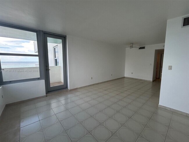 Building Photo - 2899 Collins Ave