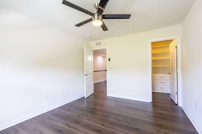 Building Photo - Beautiful 4 BR/3.5 BA Single-Family Home i...