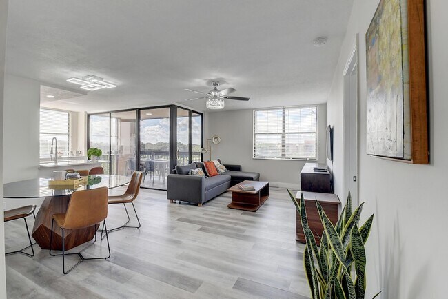 Building Photo - 600 Egret Cir