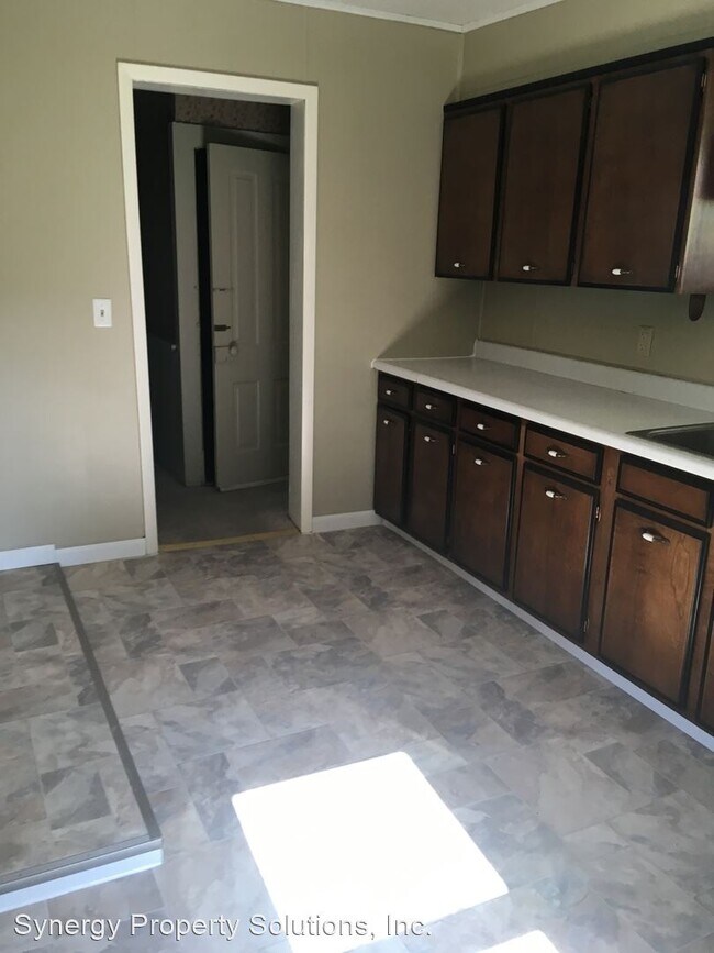 Building Photo - 4 br, 1.5 bath House - N. Union St. 265 Cr...