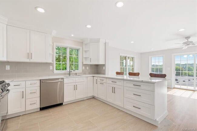 Primary Photo - 131 Maple Ave